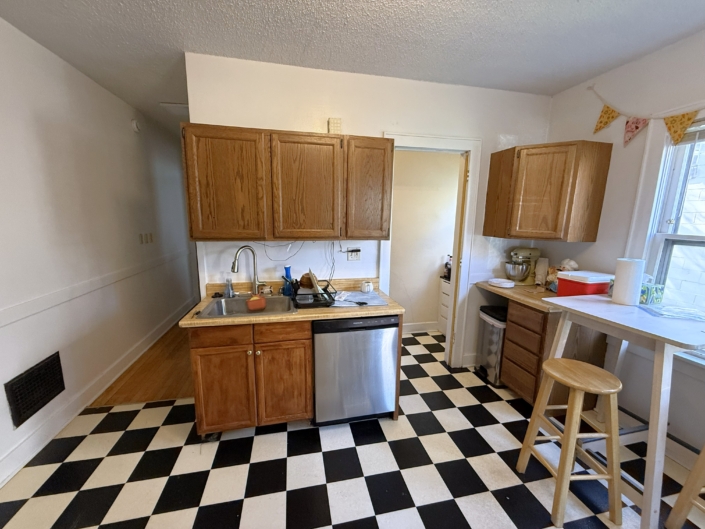 Kitchen – with a dishwasher