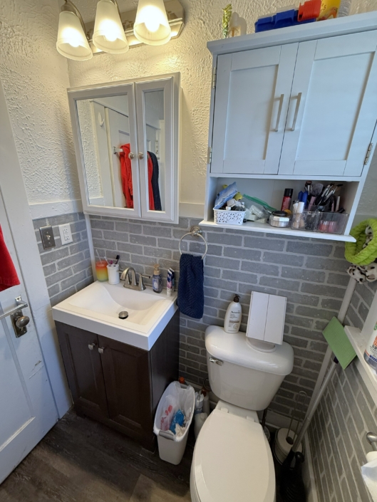 Bath 2, off Bedroom 5