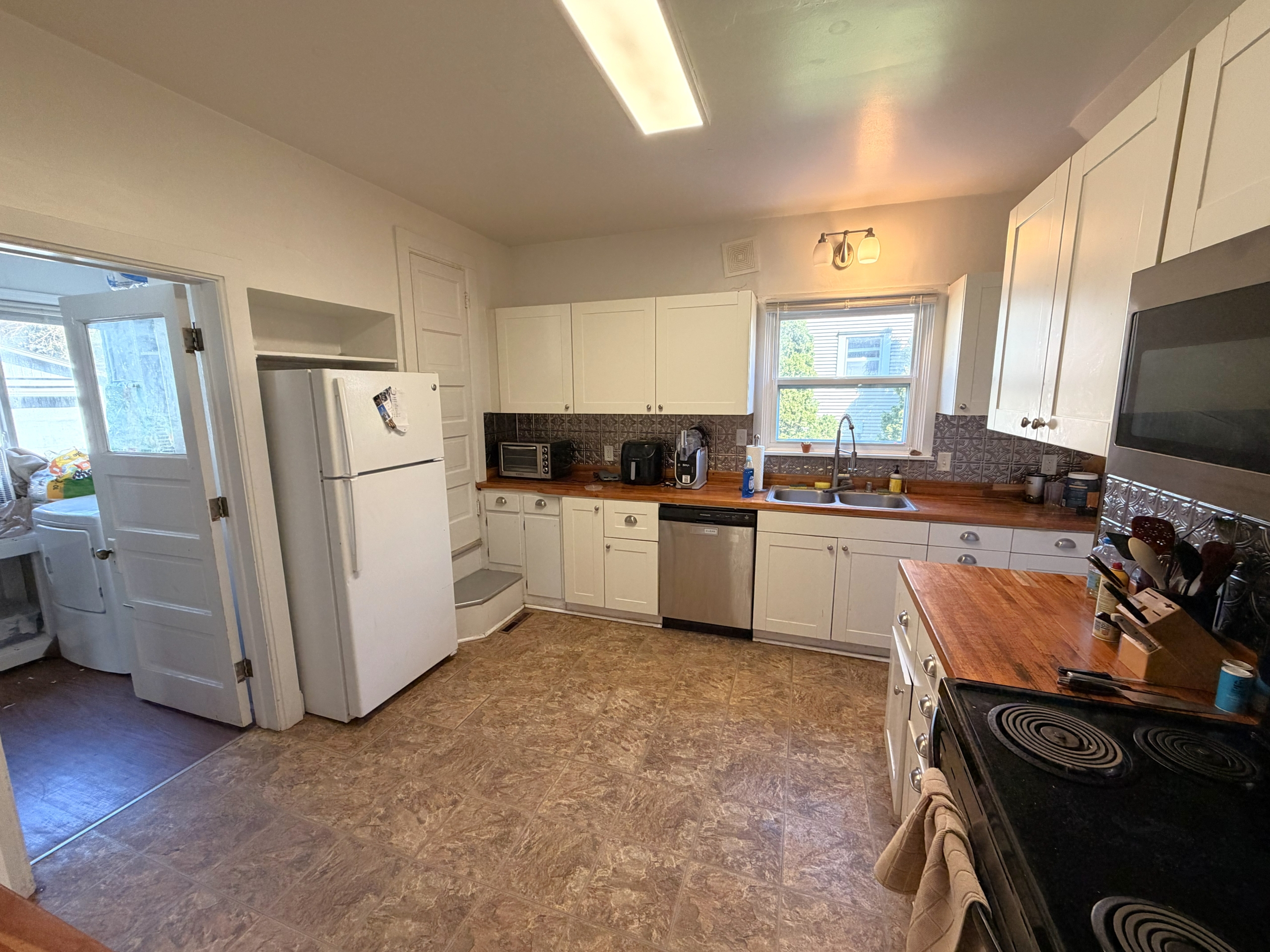 Kitchen – With a dishwasher